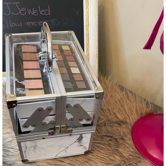 Make up Case Plastic-Perfect for Children/Teenagers - Picture 2 of 5